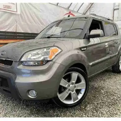 Kia soul 2010 4u ,transmission automatique,,moteur 2.0litres!! Radio aux,usb,cd,mag aluminium 18 pou...