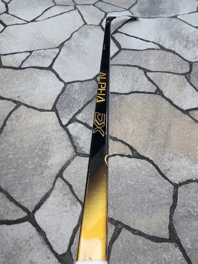 Warrior Alpha DX Gold Junior Hockey Stick 50 Flex in Hockey in Ottawa - Image 8