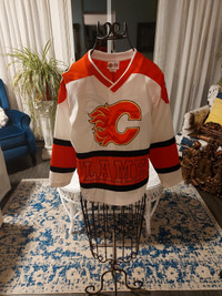Calgary Flames youth jersey small 