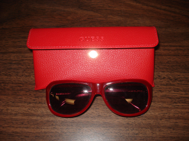 Guess GU 6191 sunglasses with case in Women's - Other in Charlottetown