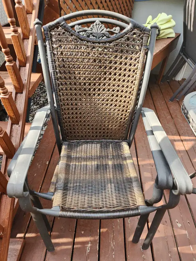 ensemble table et 4 chaises de patio/Patio table with 4 chairs in Patio & Garden Furniture in Laval / North Shore - Image 5