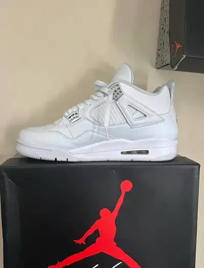 Jordan 4 Pure moneys size 12, View more