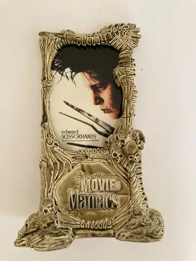 McFarlane Toys 2000 Movie Maniacs EDWARD SCISSORHANDS Backdrop From McFarlane Toys, vintage 2000, Ba...