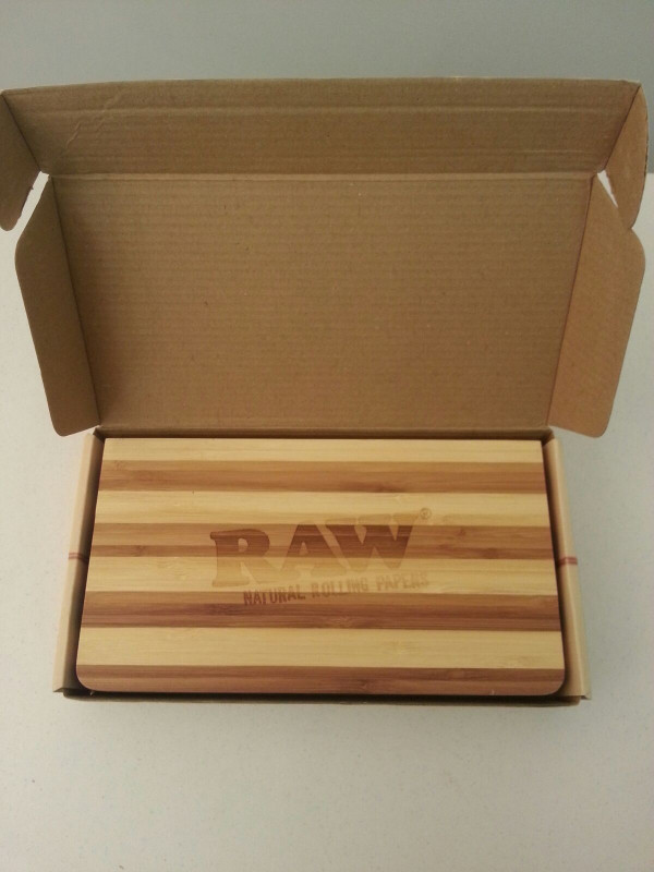 RAW Magnetic Back Flip Bamboo Rolling Tray in Health & Special Needs in Markham / York Region - Image 3