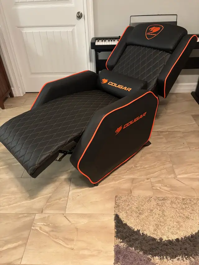  Cougar gaming recliner  in Chairs & Recliners in Charlottetown - Image 3