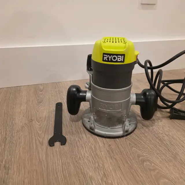 RYOBI 8.5 Amp 1-1/2 Peak Horsepower Router R163G in Power Tools in Markham / York Region - Image 2