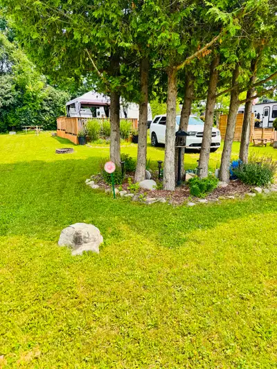 Spacious 2019 Keystone Passport Grand Touring. 27FT, parked on site backing onto trees/farmers field...