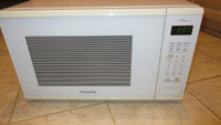 Panasonic mid sized 1.3cuft countertop microwave