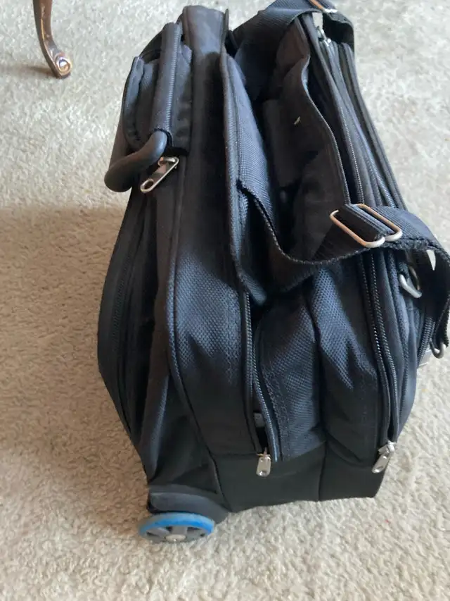 Kensignton Pilot Case in Bags & Luggage in Peterborough - Image 3