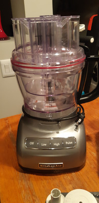 KITCHEN AID FOOD PROCESSOR... COMPLETE PACKAGE