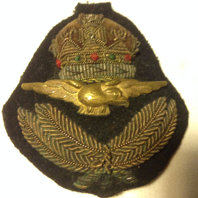 WWII ROYAL PILOT BULLION CAP INSIGNIA WITH KING'S CROWN CANADA in Arts & Collectibles in Vancouver - Image 2