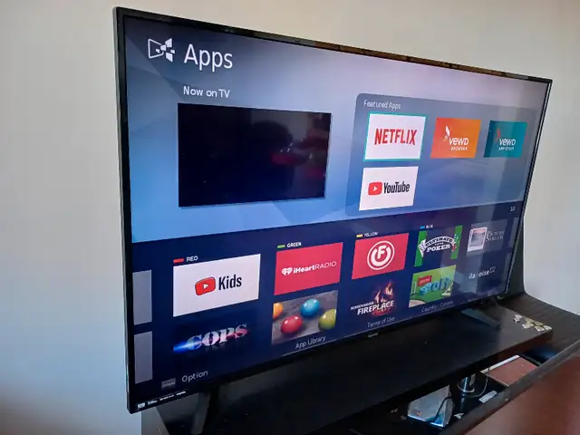 Smart TV 48" SANYO  in TVs in Ottawa - Image 2