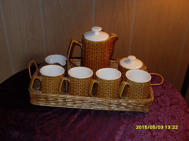Vintage Tea/Coffee pot with 4 mugs and cream and sugar in Kitchen & Dining Wares in Bridgewater - Image 3