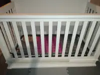 Crib and Toddler bed (2 in 1) 