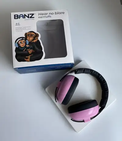 Only few times used (like new) These Banz Hear No Blare earmuffs in pink are designed to protect you...