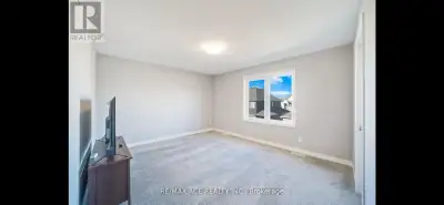 A master bedroom in main floor for rent Couple, or 2 persons only Attached washroom with room Main i...