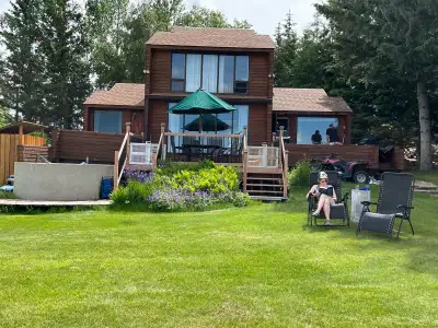 - 31 & 32 Eldridge Drive, LANZ POINT, Murray Lake. - Beautiful one of a kind private double lot with...