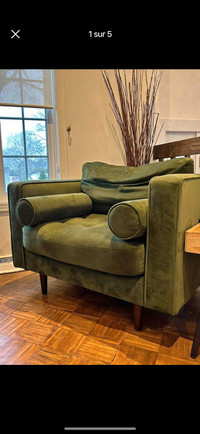 Canapé et fauteuil verts en velours