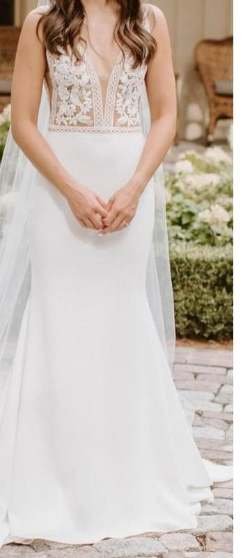 Wedding dress size 6, $1300, 2 different looks in Wedding in Oakville / Halton Region - Image 4