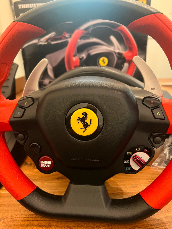 Thrustmaster Racing Wheel Ferrari 458 Spider for Xbox in Xbox Series X & S in City of Toronto - Image 3