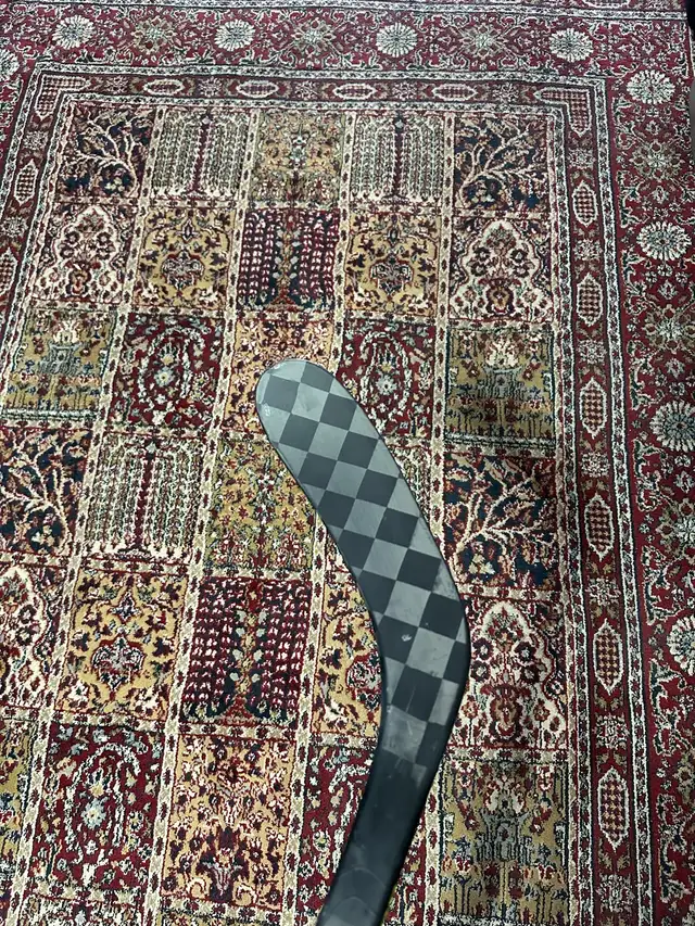 used 4 times Sherwood left handed hockey stick in Hockey in Mississauga / Peel Region - Image 4