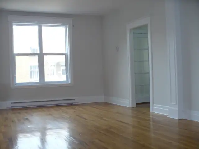 Large Top Floor 2-BR - Grand 2-Chambre au Dernière Étage63417674316929122