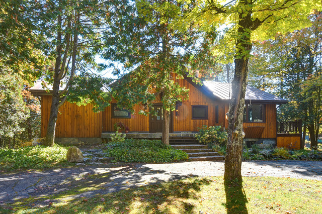 Chalet à louer au bord du lac Labelle à 20 min de Mont-Tremblant dans Locations temporaires  à Val-d'Or - Image 3