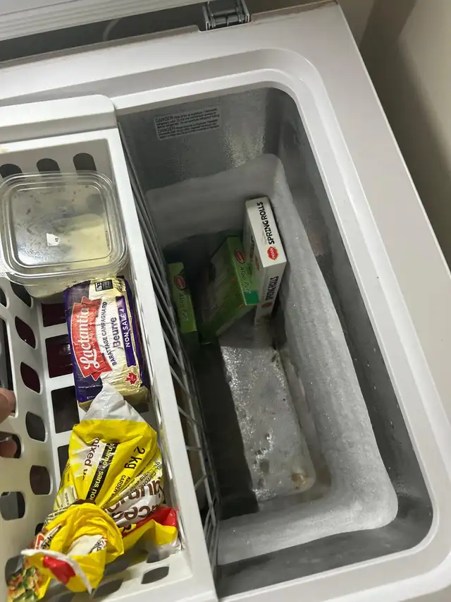 Vissani Compact Chest Freezer – Great Condition in Freezers in City of Toronto - Image 6