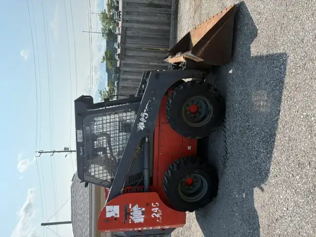 skid steers in Heavy Trucks in Markham / York Region - Image 6