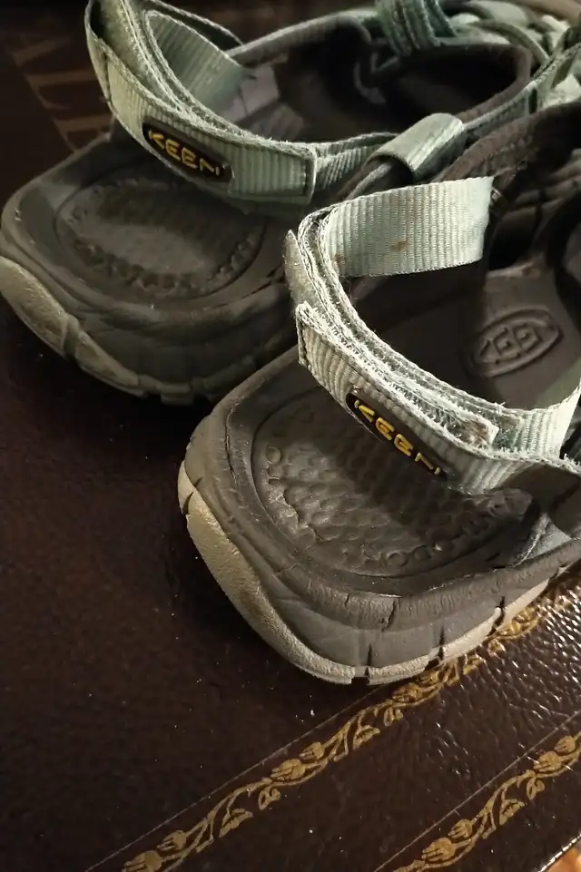 Women's Sneakers, Winter boots & Sandals/Water shoes in Women's - Shoes in Edmonton - Image 9