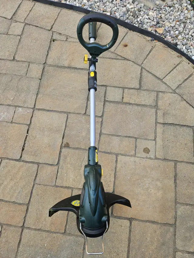 Yardwork  electric grass trimmer/edger  -Negotiable in Outdoor Tools & Storage in Ottawa - Image 4