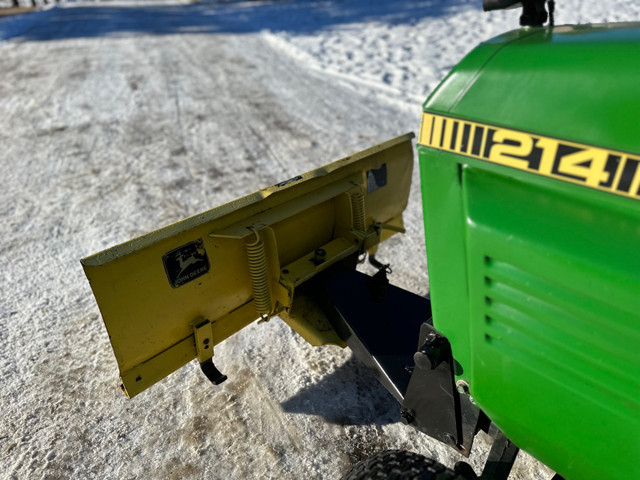 REDUCED : John Deere 214 garden tractor snowblower blade deck in Lawnmowers & Leaf Blowers in Red Deer - Image 2