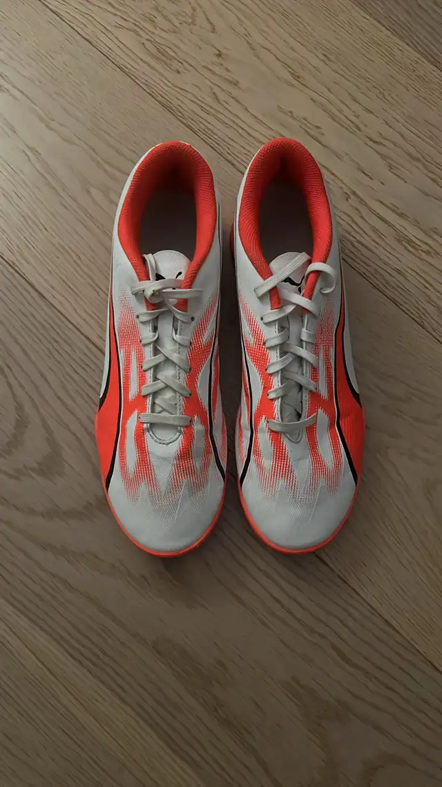 Puma Indoor Soccer Shoes Size 9.5 in Soccer in Ottawa - Image 2