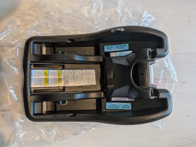 Graco SnugRide 35 Lite LX Infant Car Seat With Base in Strollers, Carriers & Car Seats in Oakville / Halton Region - Image 3