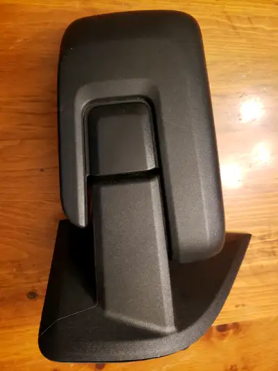 Non-painted from XLT truck. Power adjust and blind spot indicator. New condition.