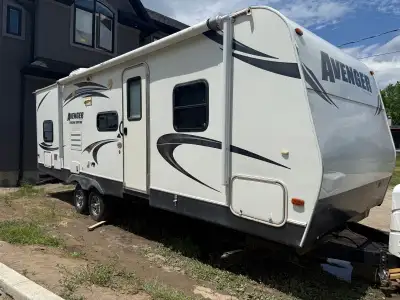 2014 avenger travel trailer model 27 BHS can sleep up to 8 people 1 slide out , very clean interior...