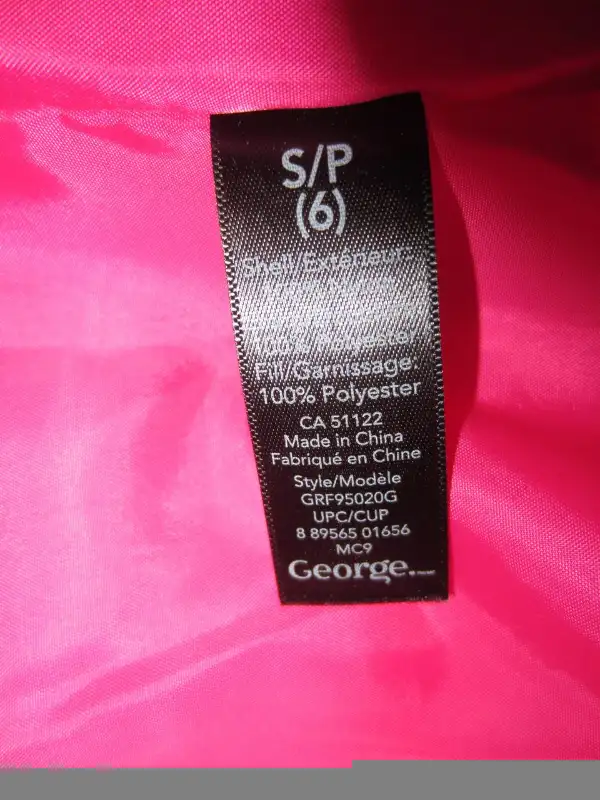 Girls' Light Puffer Jacket Coat, Size 6 in Kids & Youth in City of Montréal - Image 4