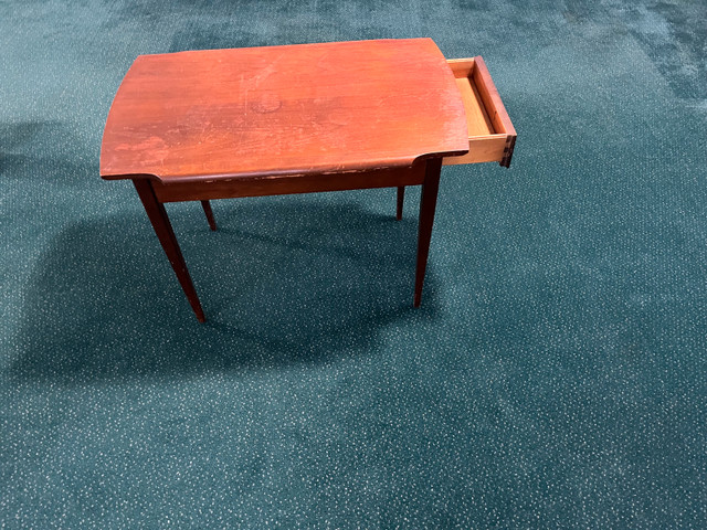 vintage end table in Coffee Tables in Winnipeg
