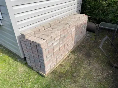 For sale, used interlock bricks in a good condition. They can cover up to 100 square feet and they a...