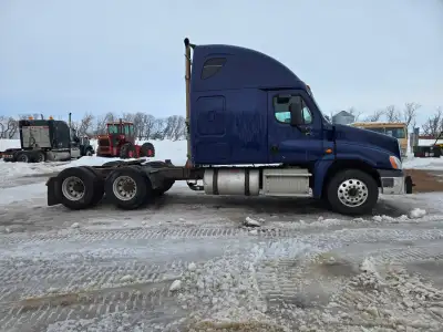 2014 freightliner cascadia insurance right off selling parts good running dd15 detroit engine rebuil...