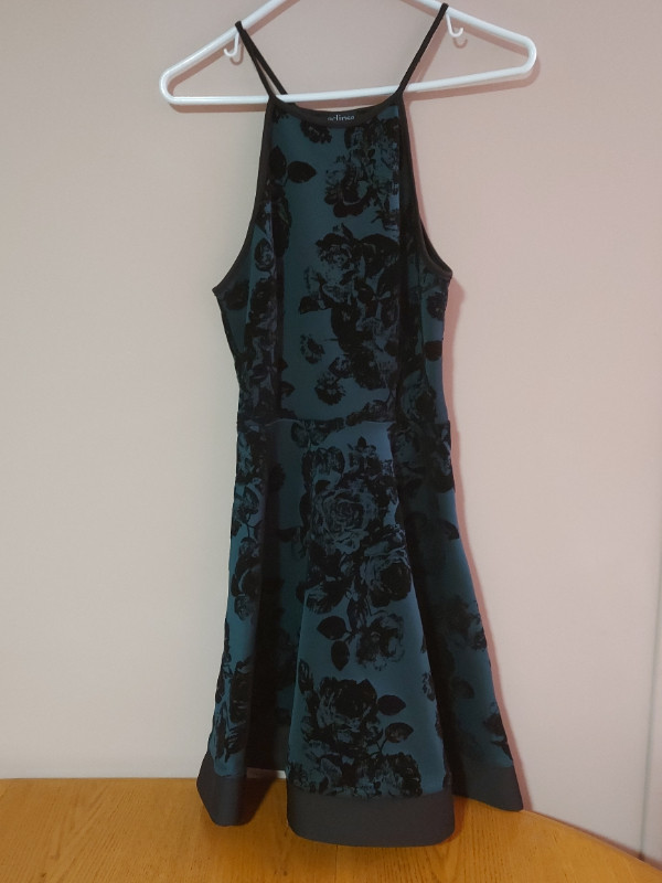 GIRL'S SLEEVELESS DRESS SIZE SMALL in Women's - Dresses & Skirts in St. Catharines
