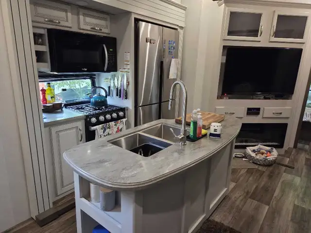 2022 Keystone Cougar 364BHL in RVs & Motorhomes in Kingston - Image 6