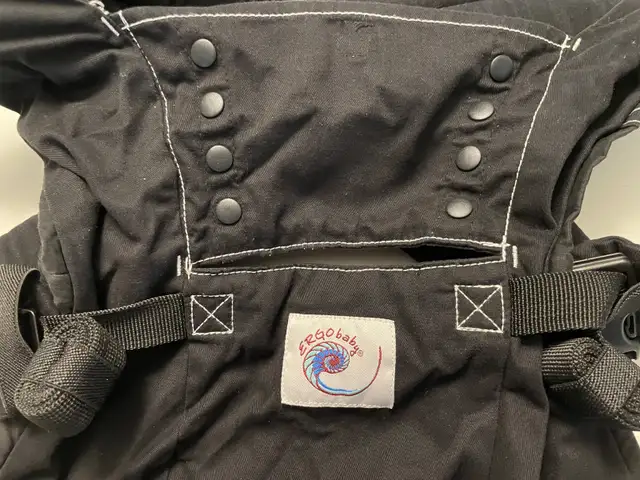 Early Model Ergobaby Carrier, Black- Great Shape in Strollers, Carriers & Car Seats in London - Image 3