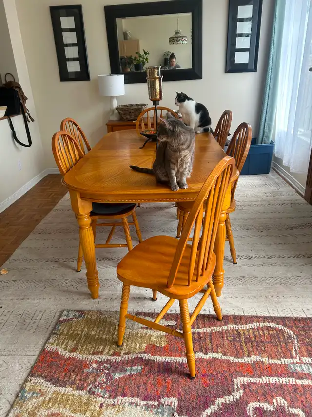 Wooden table and hutch in Dining Tables & Sets in Ottawa - Image 5