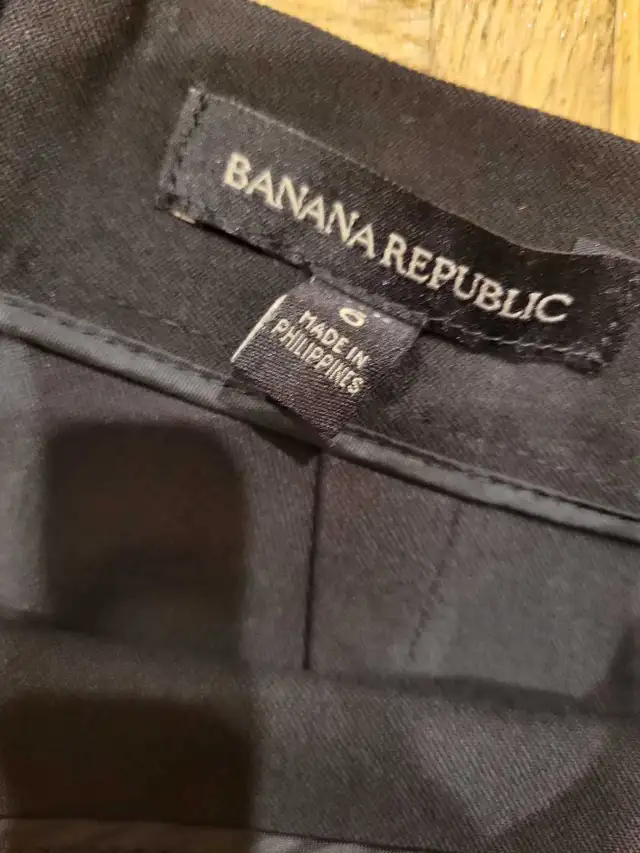 Banana Republic size 6 skirt in Women's - Bottoms in City of Toronto - Image 3