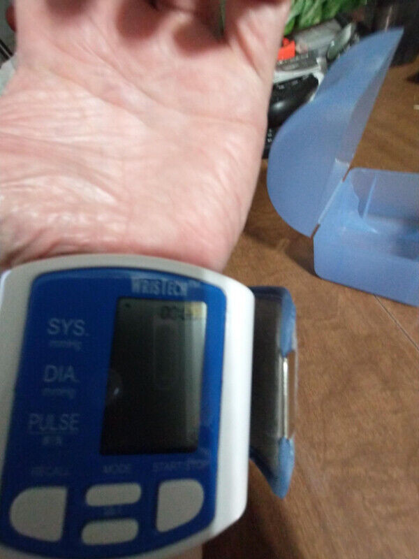 Wrist mount blood pressure monitor in Health & Special Needs in Dartmouth - Image 3