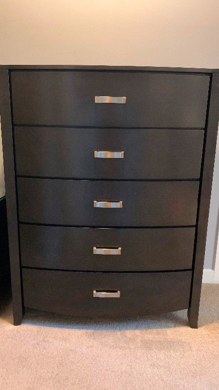 Used - Dresser and two night stands - barely used in Dressers & Wardrobes in Barrie