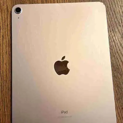 iPad Air 4th generation - Pink / Rose Gold 64g - Good battery life Good condition - one small dent a...
