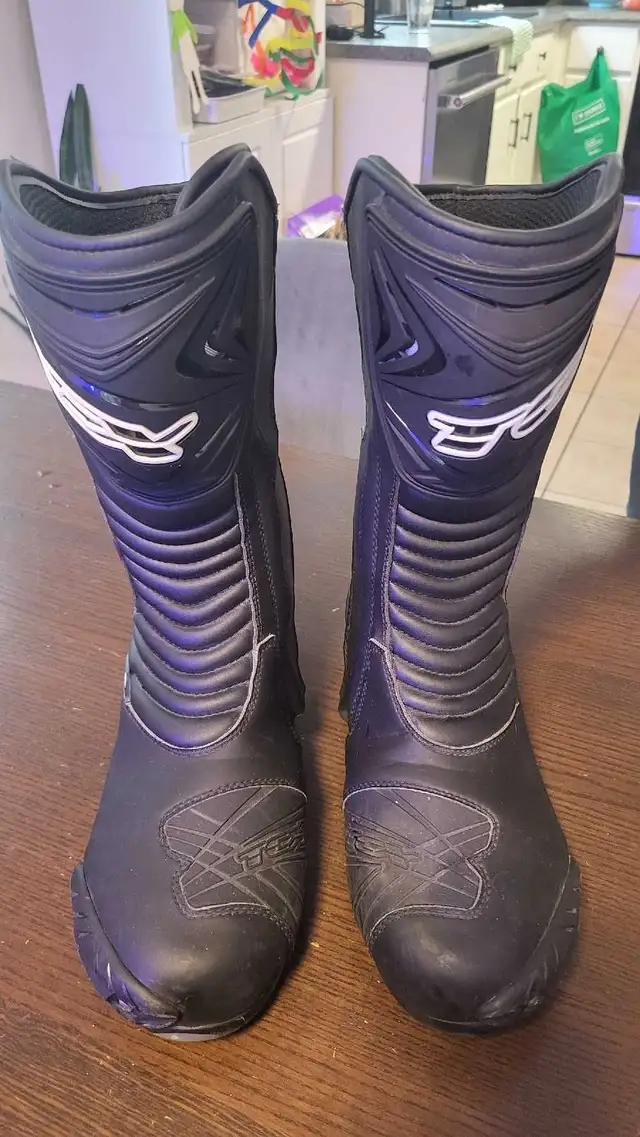 TCX Sportour Motorcycle Boots in Motorcycle Parts & Accessories in Ottawa - Image 2