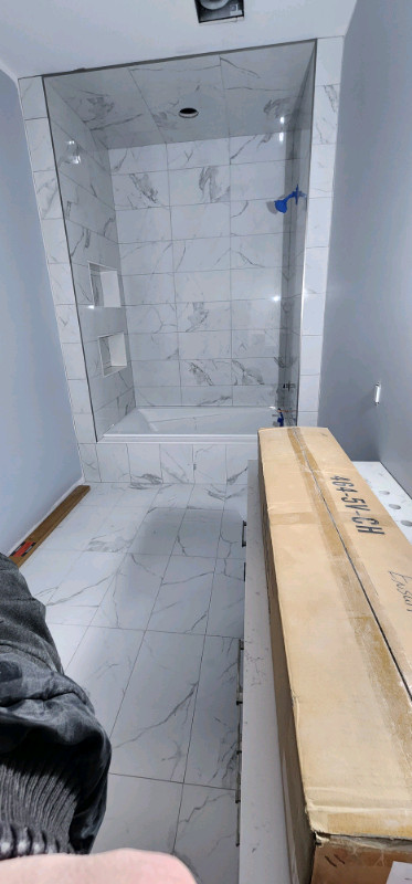 Tile installer, bathroom,  kitchen,  flooring, backsplash. in Flooring in Windsor Region